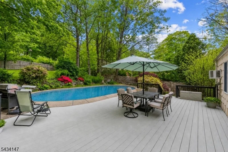 Photo of 33 Brooksyde Ave