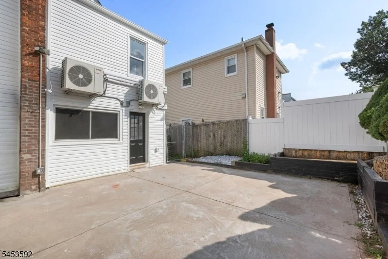Photo of 345 Forest St