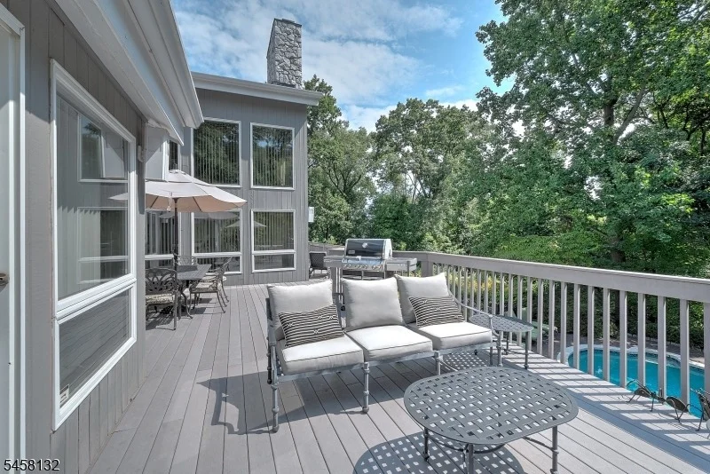 Photo of 52 Edgemont Rd