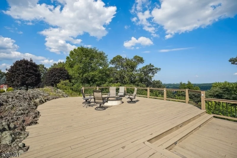 Photo of 50 Laura Dr