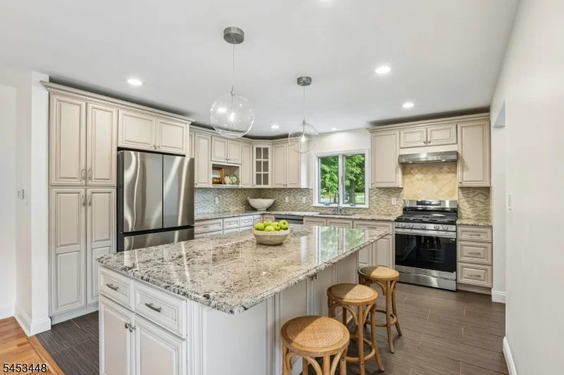 Photo of 650 Ridgewood Rd