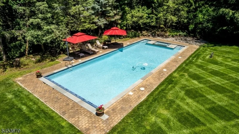 Photo of 7 Farmstead Rd
