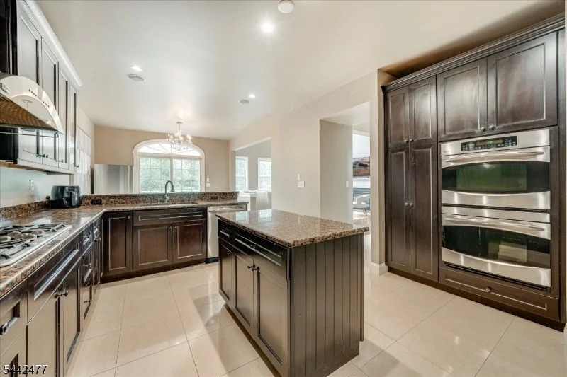 Photo of 21 Whitbay Dr