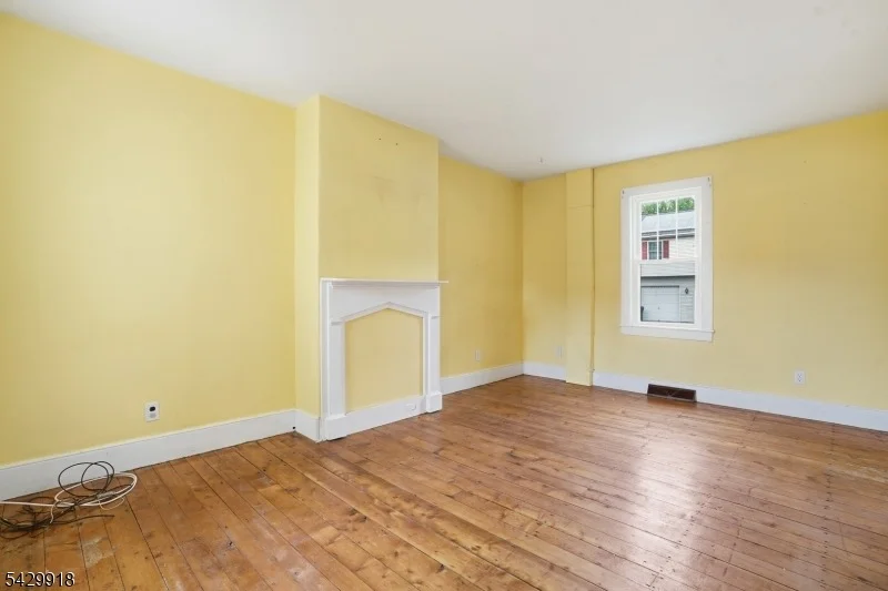 Photo of 54 Front St