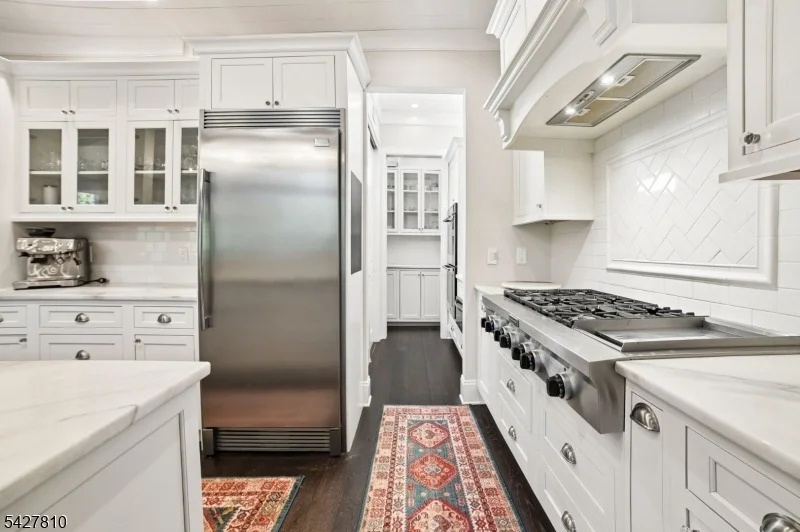 Photo of 77 Kent Place Blvd