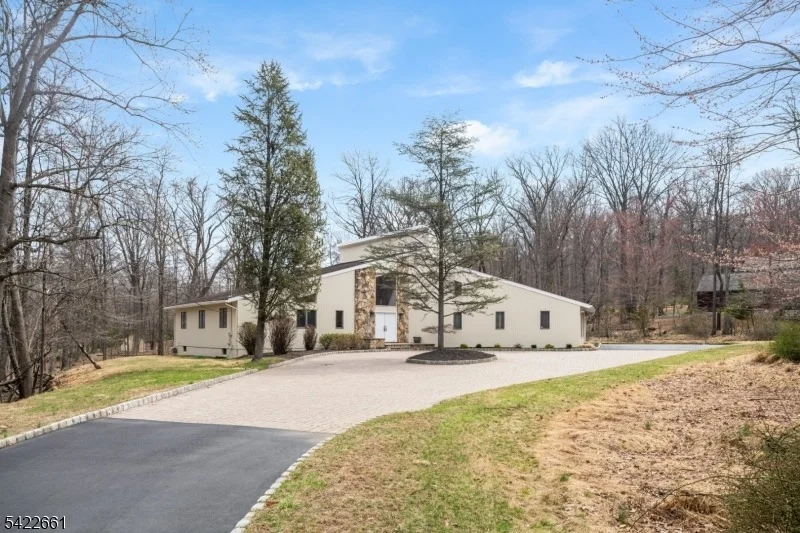 Photo of 586 Stangle Rd