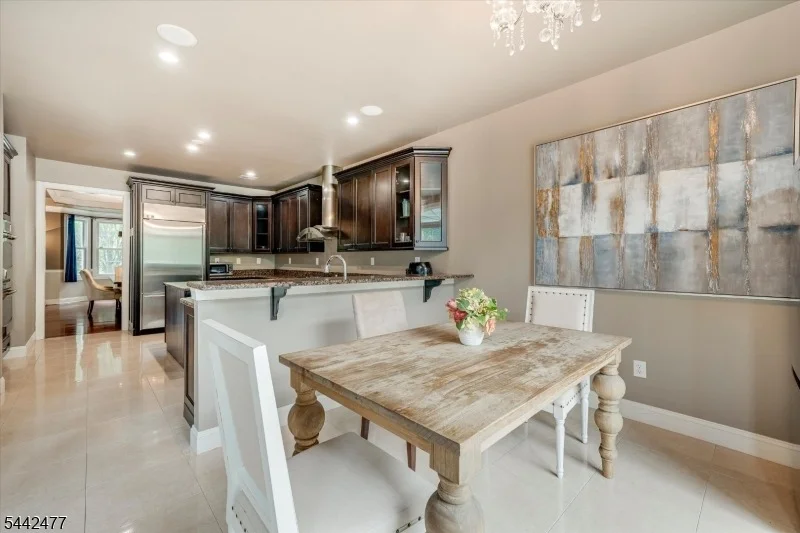 Photo of 21 Whitbay Dr