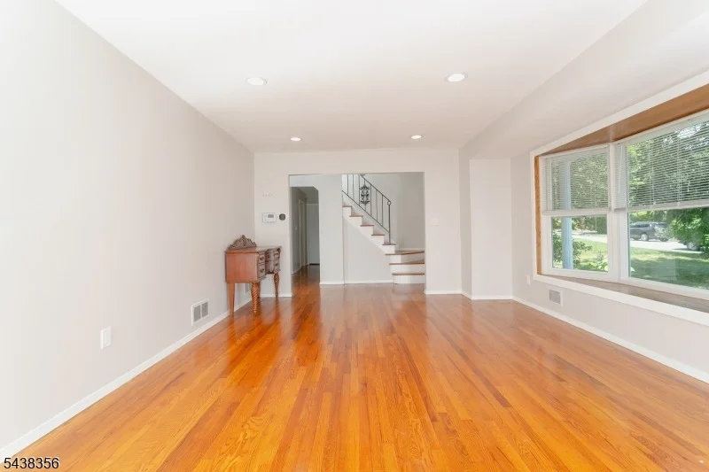 Photo of 70 Knoll Rd