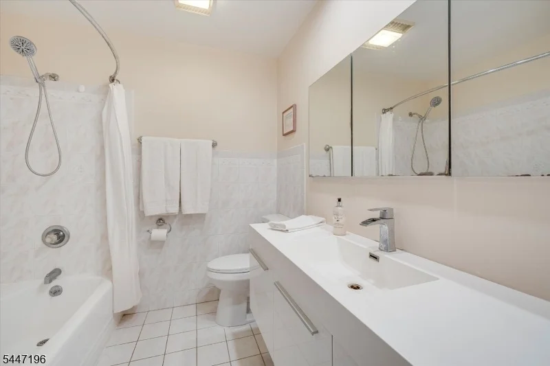 Photo of 57 Robbins Ave