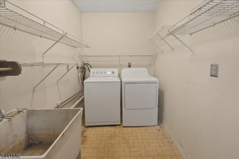 Photo of 28 Amherst Ct