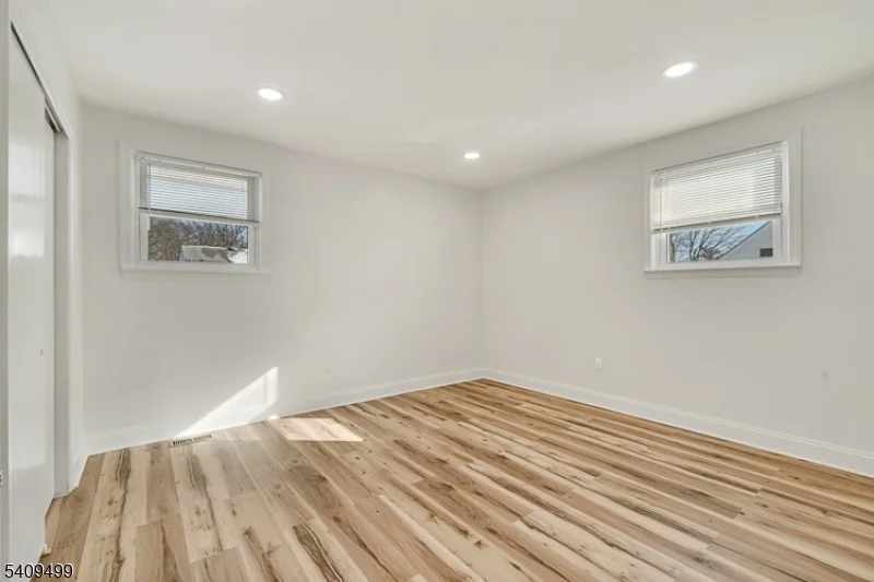 Photo of 33 Sycamore Dr