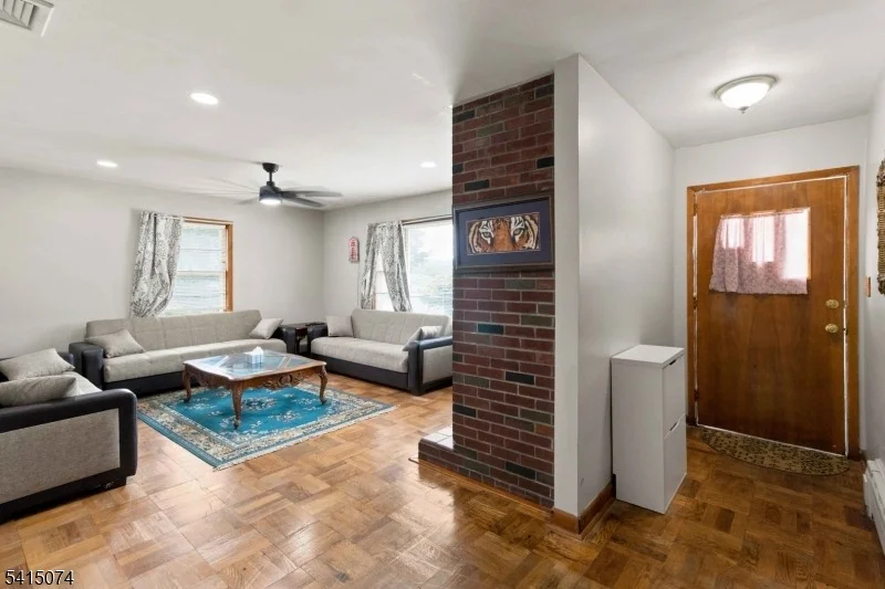 Photo of 1 Roy St