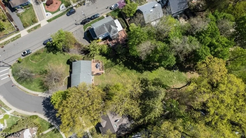Photo of 30 Bellaire Dr