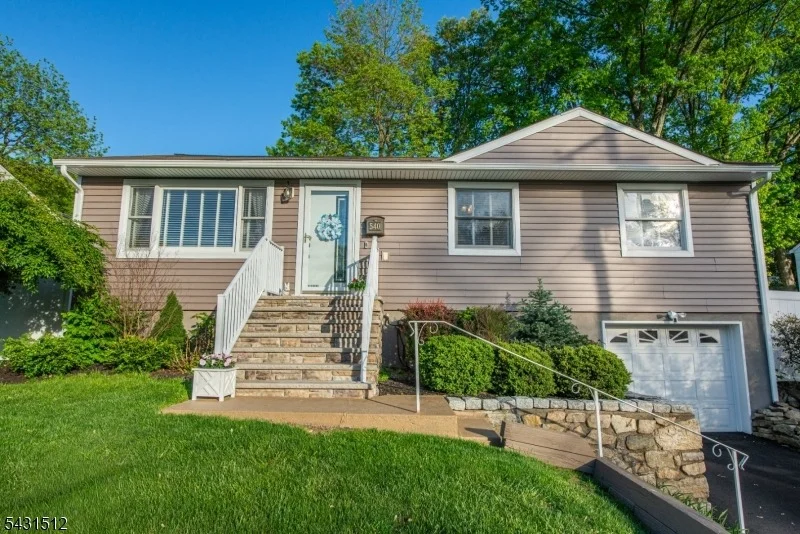 Photo of 540 Herrick Dr