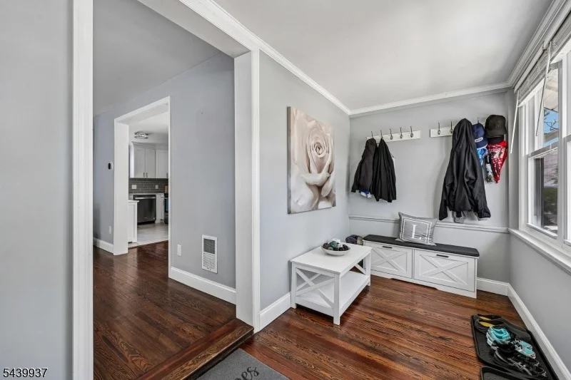 Photo of 377 Parker Ave
