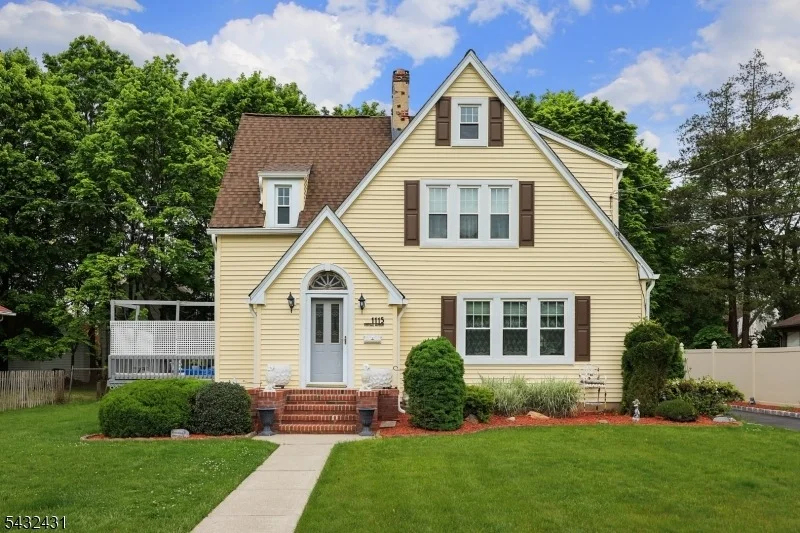 Photo of 1115 Central Ave