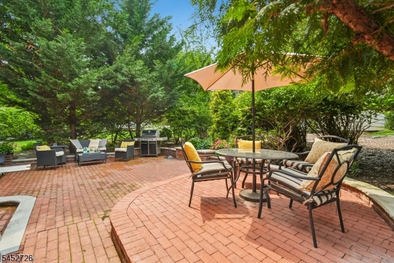 Photo of 420 Up Mountain Avenue