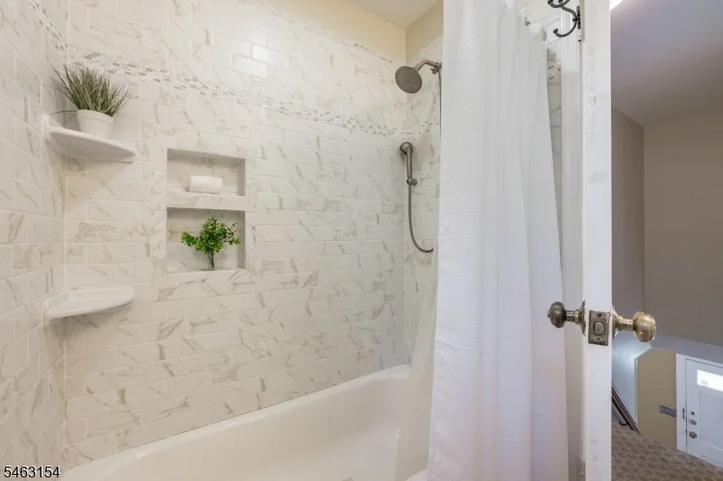 Photo of 43 Chaucer Dr