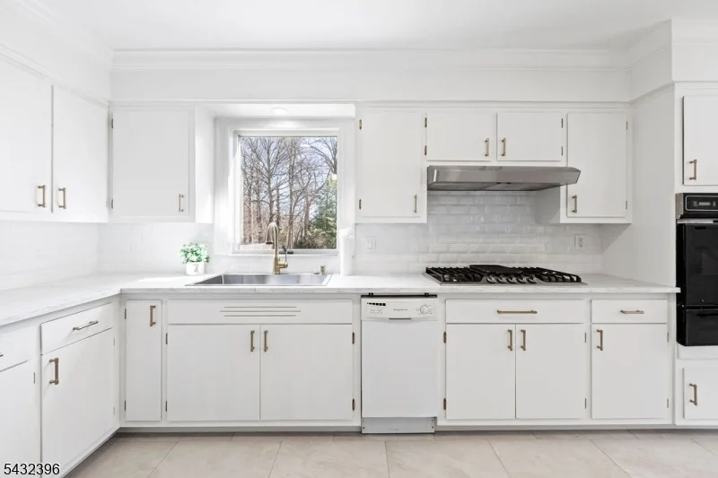 Photo of 663 Mountain Ave