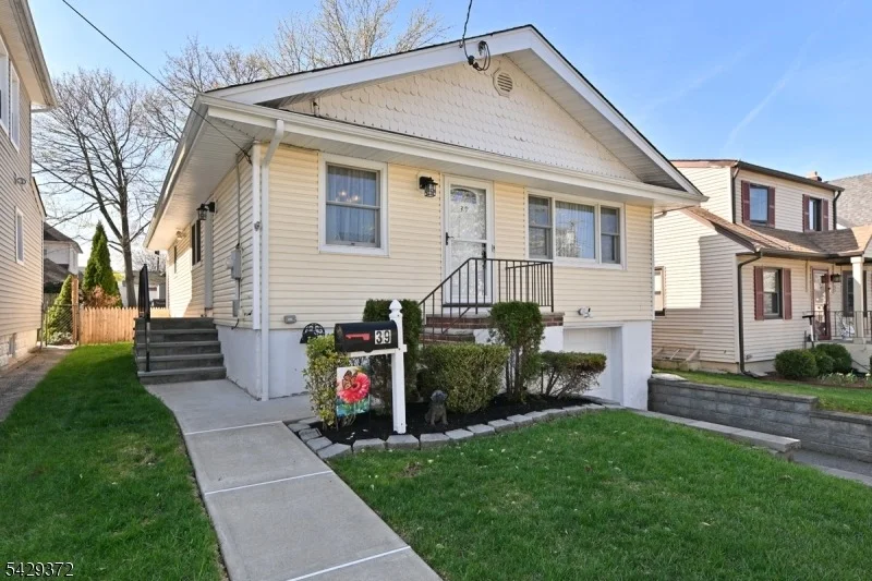 Photo of 39 Niagara St