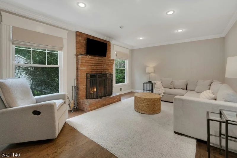 Photo of 744 River Rd