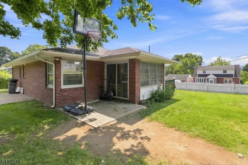 Photo of 1 Roy St