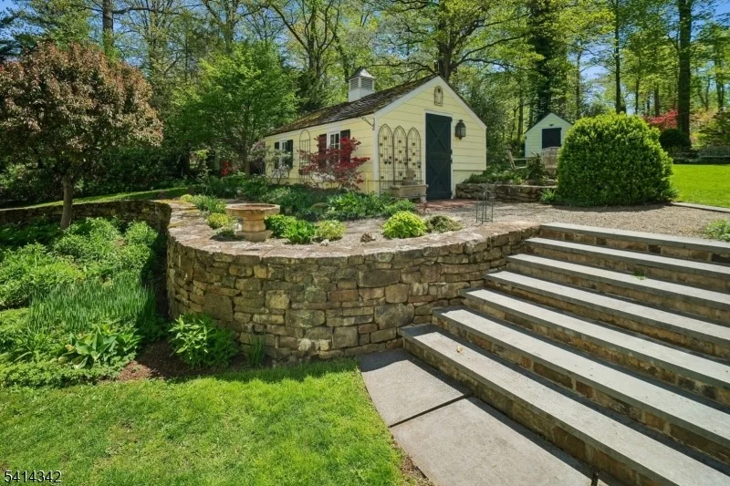 Photo of 638 Mountain Ave