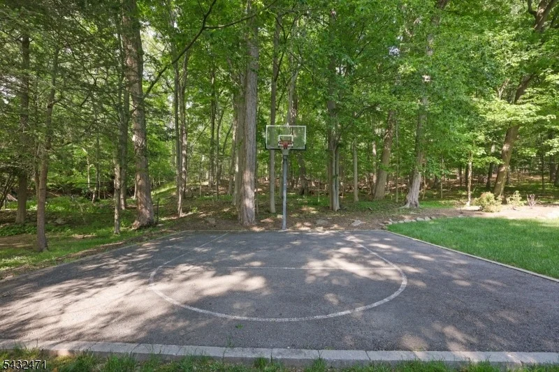 Photo of 7 Pontiac Dr