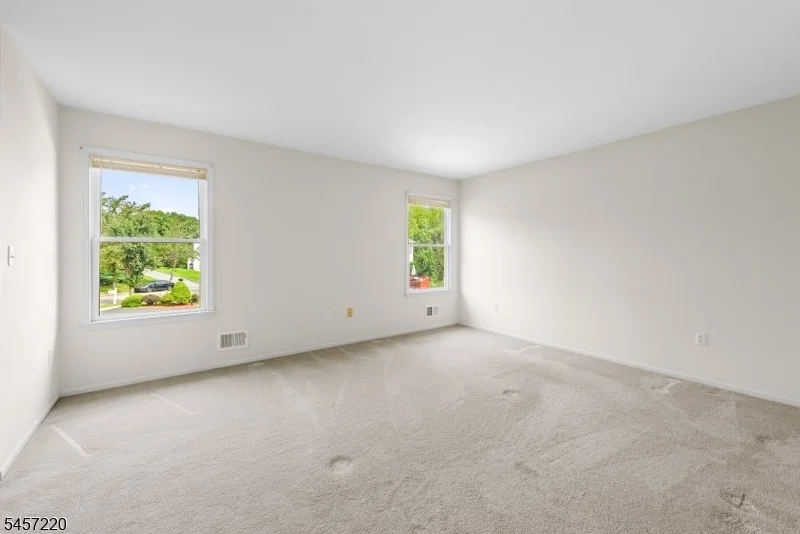 Photo of 4 Hawthorn Dr