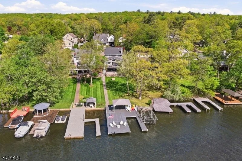 Photo of 206 Long Pond Rd