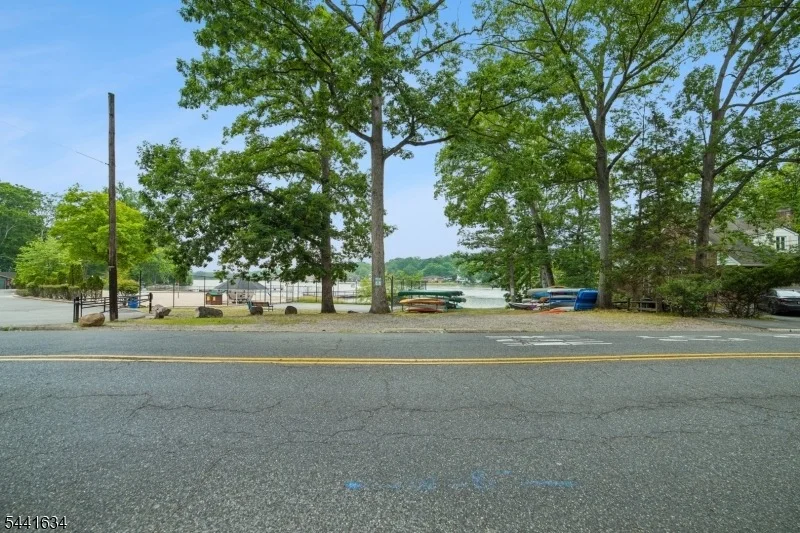 Photo of 72 Lake Dr East