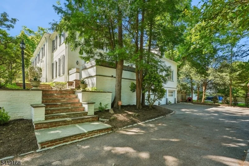 Photo of 343 Forest Rd