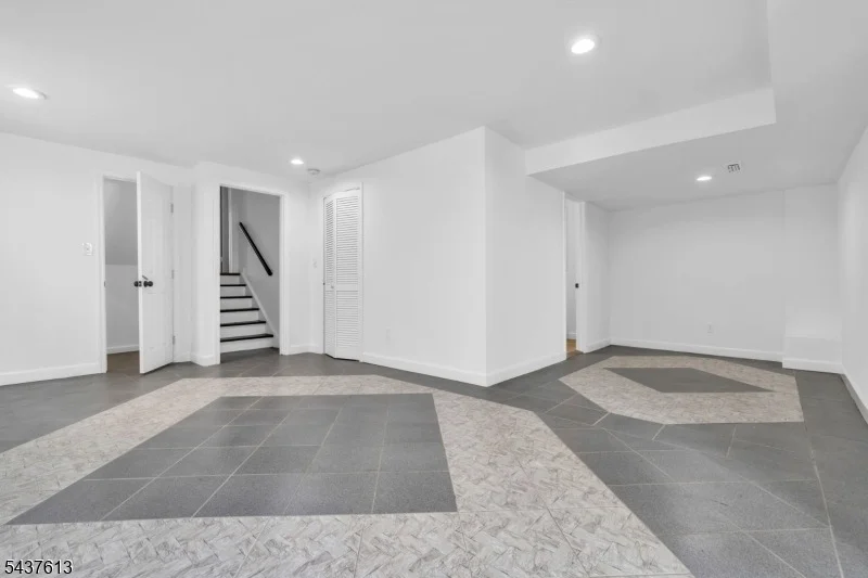 Photo of 23 Colonial Dr