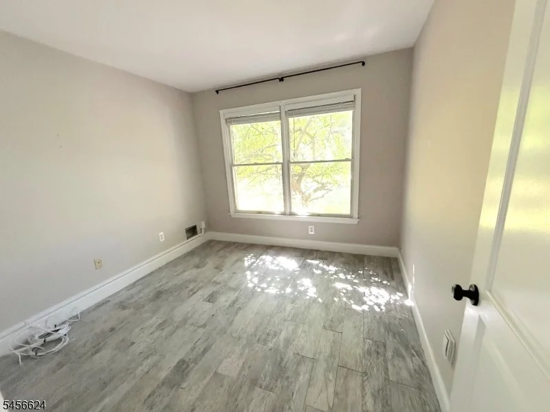 Photo of 33 Mcguire Dr