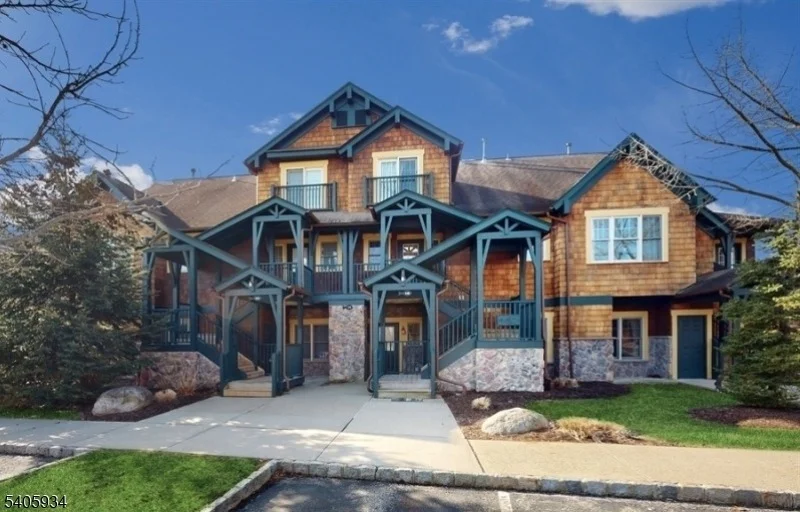 Photo of 8 Maple Cres Unit 12