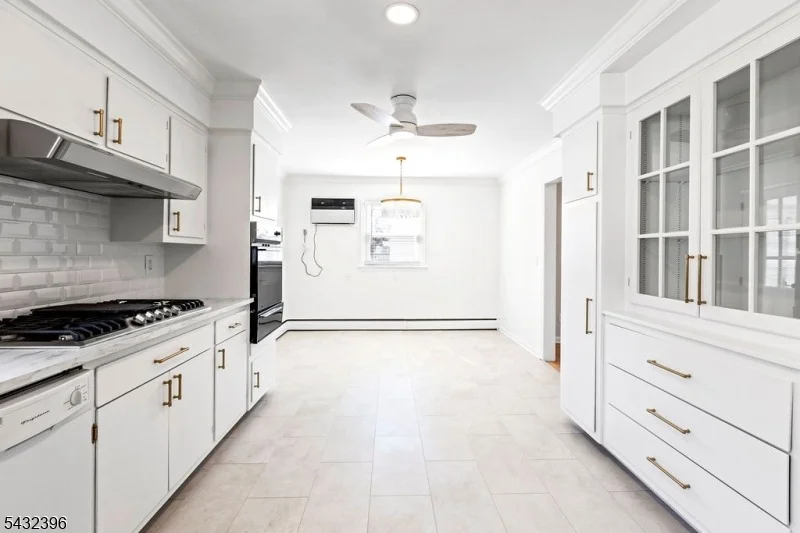 Photo of 663 Mountain Ave