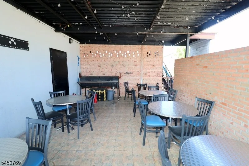 Photo of 566 Spring St