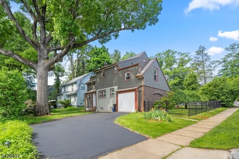 Photo of 192 Gregory Ave