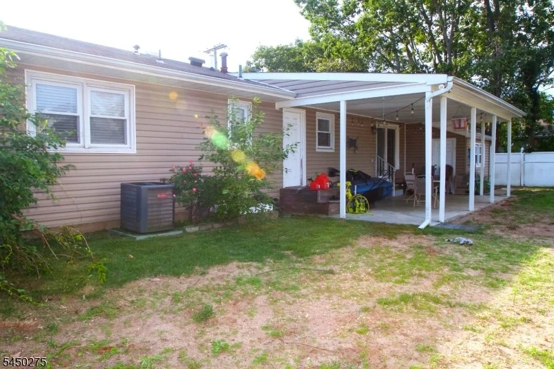 Photo of 319 Spruce Dr
