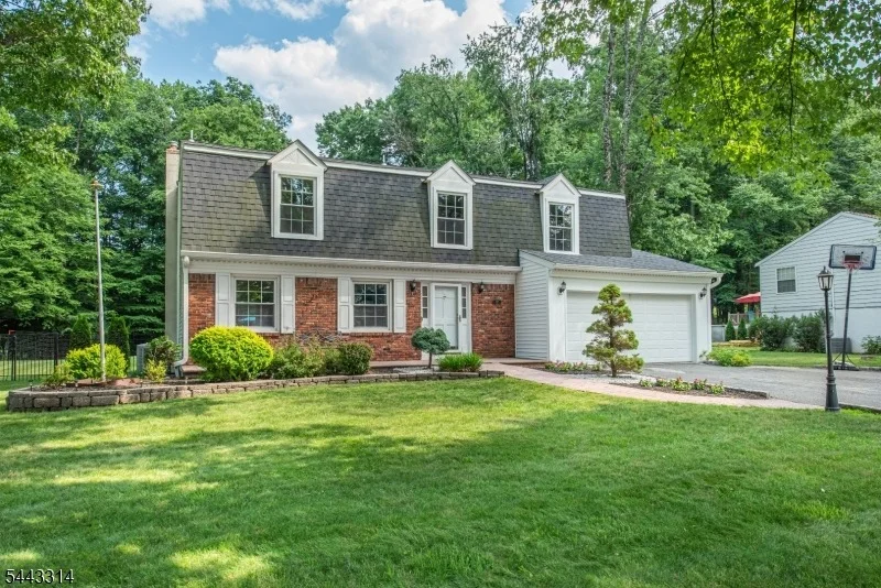 Photo of 37 Camelot Dr