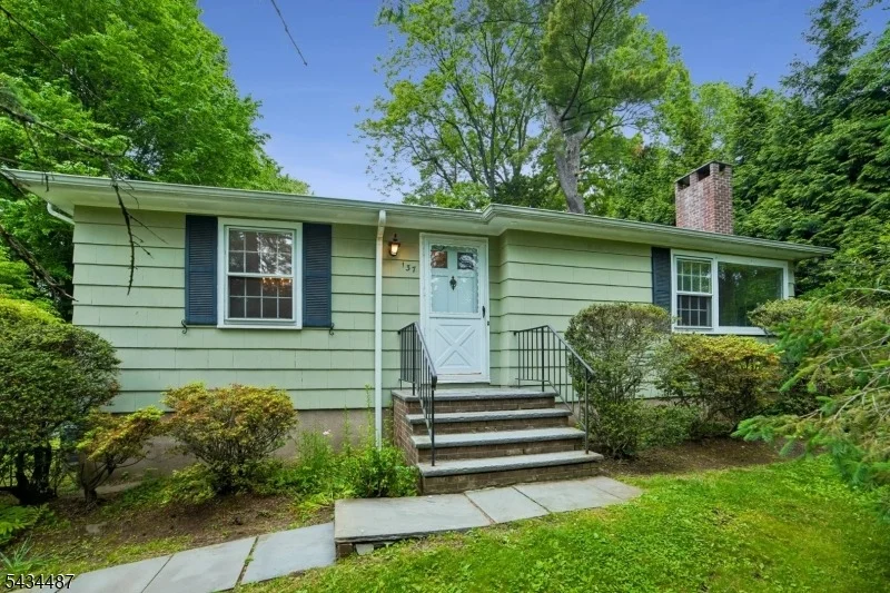 Photo of 137 Beekman Rd
