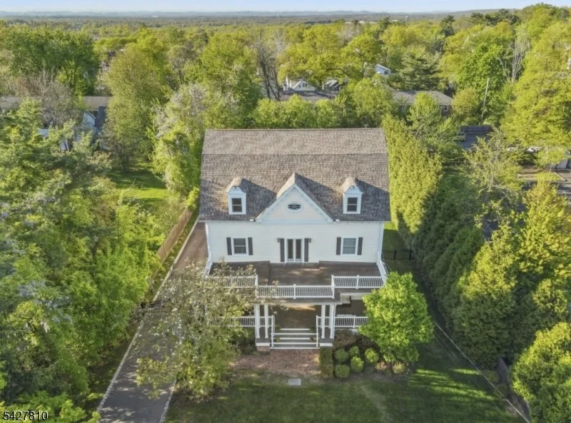 Photo of 77 Kent Place Blvd