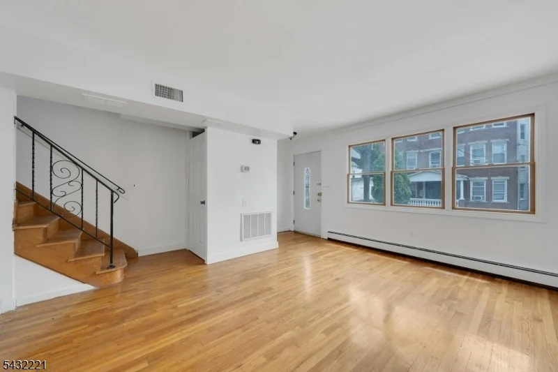 Photo of 183 Devon St