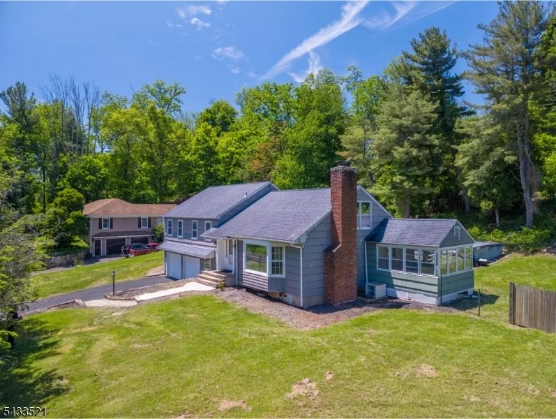 Photo of 638 River Rd