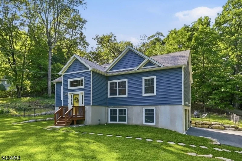 Photo of 461 Westbrook Rd
