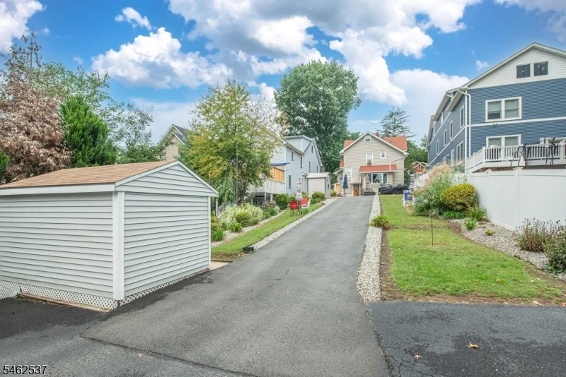 Photo of 359 Pennington Ave