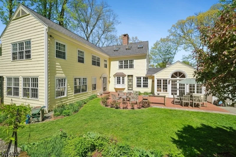 Photo of 638 Mountain Ave