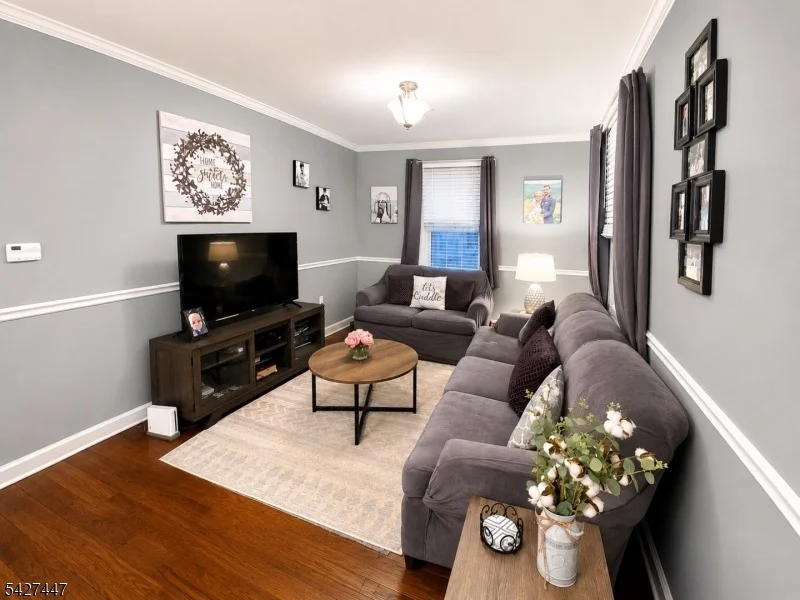 Photo of 74 8Th Ave
