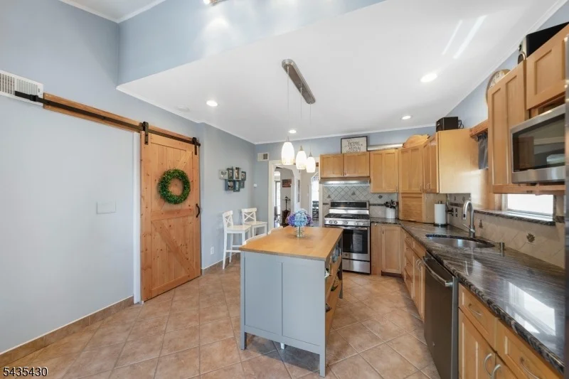 Photo of 1269 Robinson Ter
