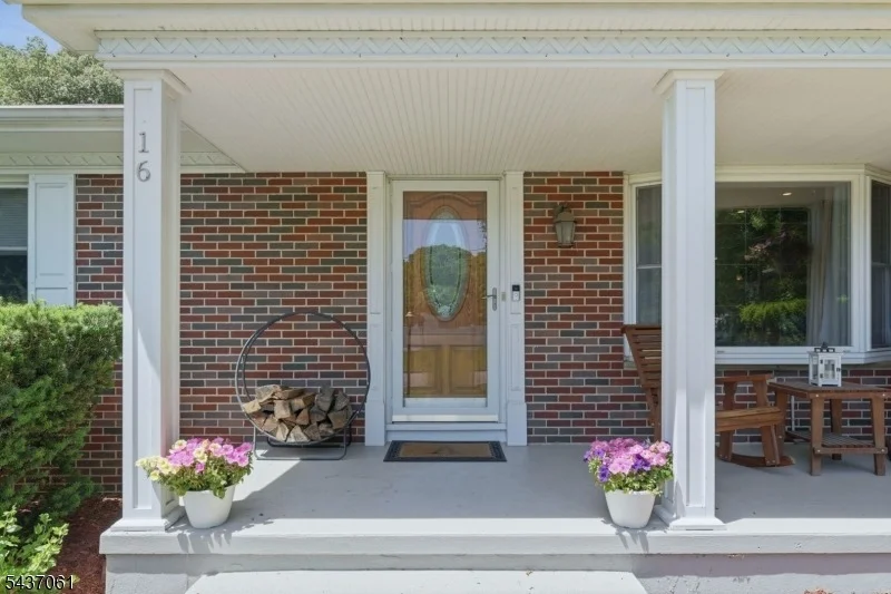 Photo of 16 Windsor Dr